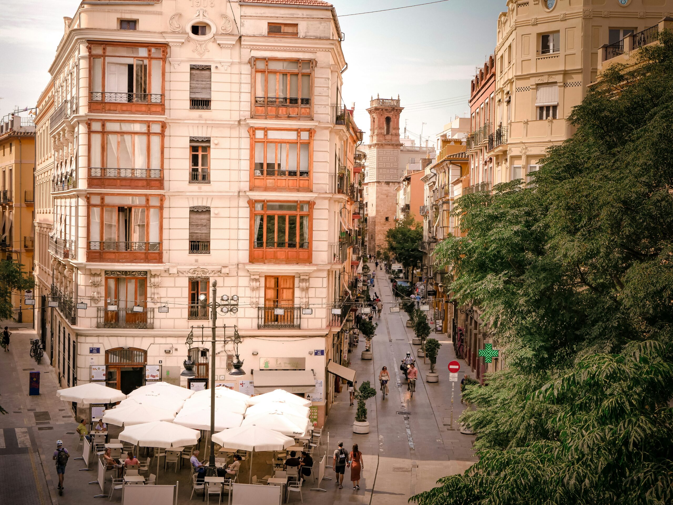 Centro Palma de Mallorca - bustling city center with shops, restaurants, and historic architecture