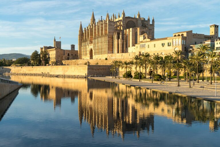 Beauty of Catedral de Mallorca, a must-see architectural marvel in Spain!