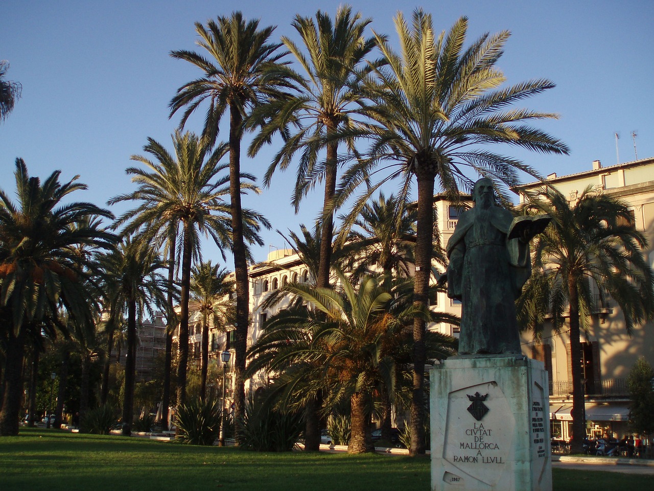 Beautiful gardens in Palma de Mallorca, perfect for a relaxing stroll in the Mediterranean sun